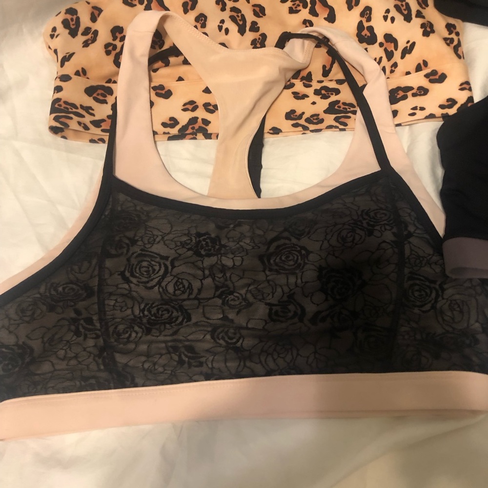 Fabletics NWOT sports bra Sz L
